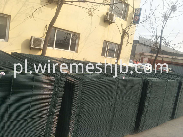 Green Wire Mesh Fence